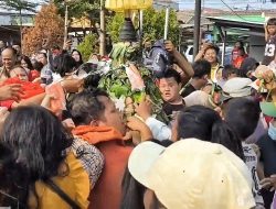 HUT ke-81 RI, Warga Kampung Buwek Tambun Berebut Hasil Bumi