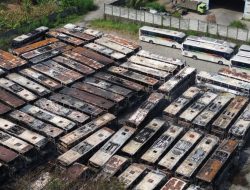 Puluhan Bus Sinar Jaya Hangus Terbakar di Cikarang