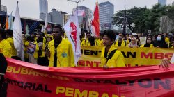 Aksi Aliansi Mahasiswa Diblokade Polisi Jelang Masuk Bundaran HI