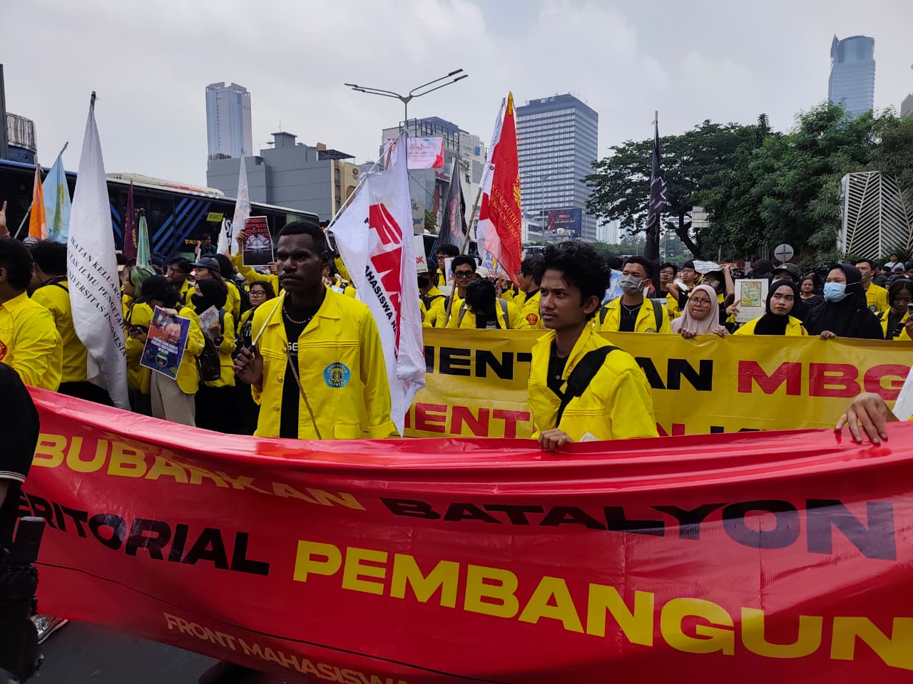 Aksi Aliansi Mahasiswa Diblokade Polisi Jelang Masuk Bundaran HI