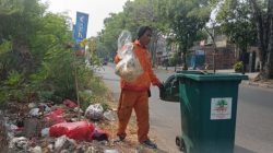 Larangan Tak Digubris, Sampah Liar ‘Hiasi’ Jalan I Gusti Ngurah Rai