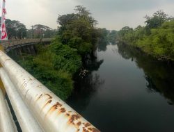 Kali Bekasi Menghitam Lagi