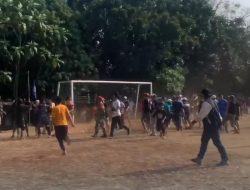 Pertandingan Bola Antar RW di Lapangan Perwira Diwarnai Kericuhan