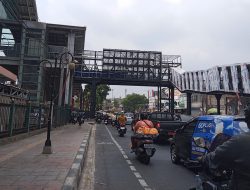Pembangunan JPO Stasiun Bekasi Rampung Akhir September, Swasta Bakal Kelola Videotron