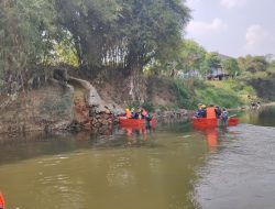 Susuri Kali Bekasi, KP2C Tak Temukan Pipa Siluman Limbah Industri
