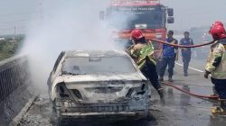 Mobil Sedan Terbakar di Tol MBZ Dikemudikan Pria Lansia, Pemicu Korsleting