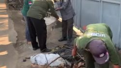 Kelurahan Jatikramat Sikat Bersih Kabel Optik Bekas dan Spanduk Liar