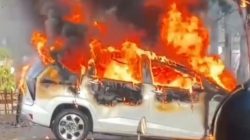 Lagi Parkir Tiba-tiba Terbakar! Mobil di Jatimakmur Diduga Korsleting